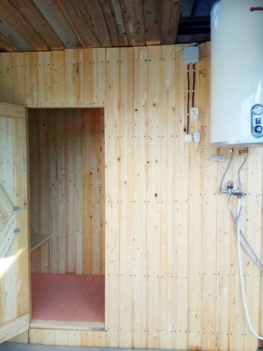 Душ с горячей водой